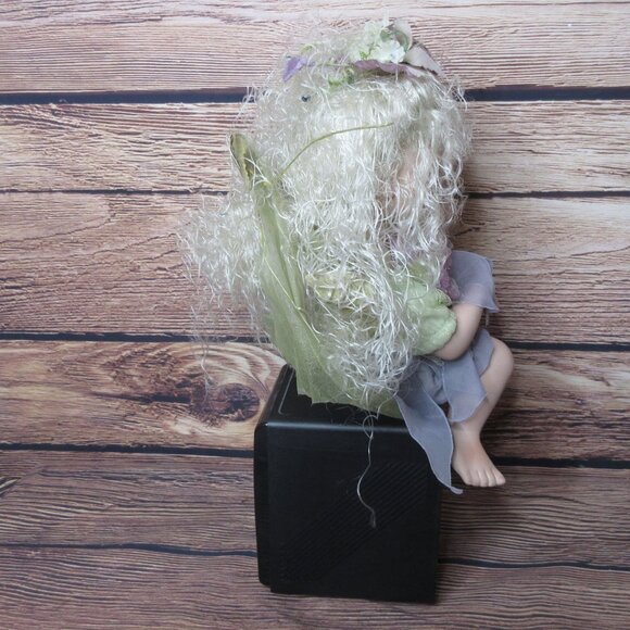 Duck House Heirloom Sitting 14" Desdemona Sitting Doll - Picture 9 of 12